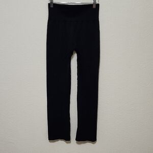 Black Full-Length Form-Fitting Leggings